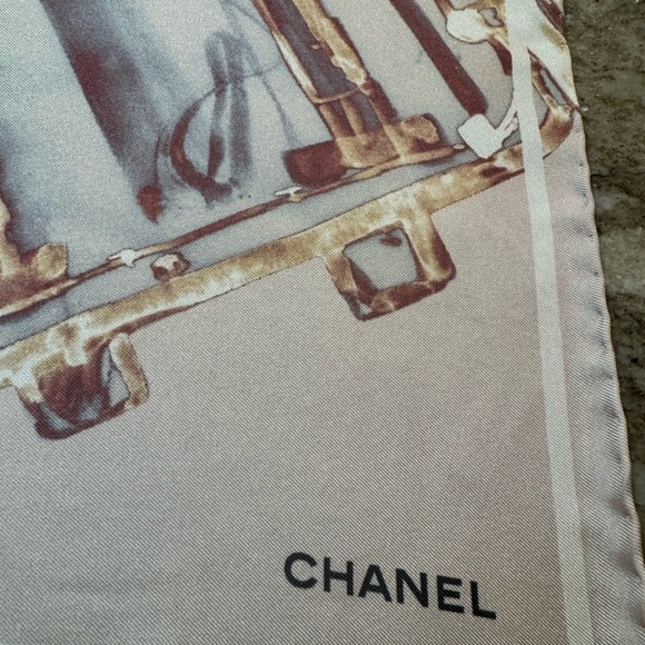 100% authentic silk scarf! - Picture 8 of 9